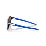 Oakley-Latch-Side